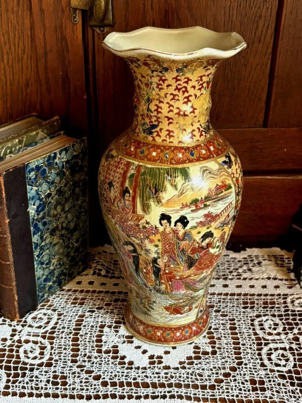 Large Satsuma Style Moriage Vase | Hand Painted Asian Court Scene Geisha | Chino - Picture 1 of 16